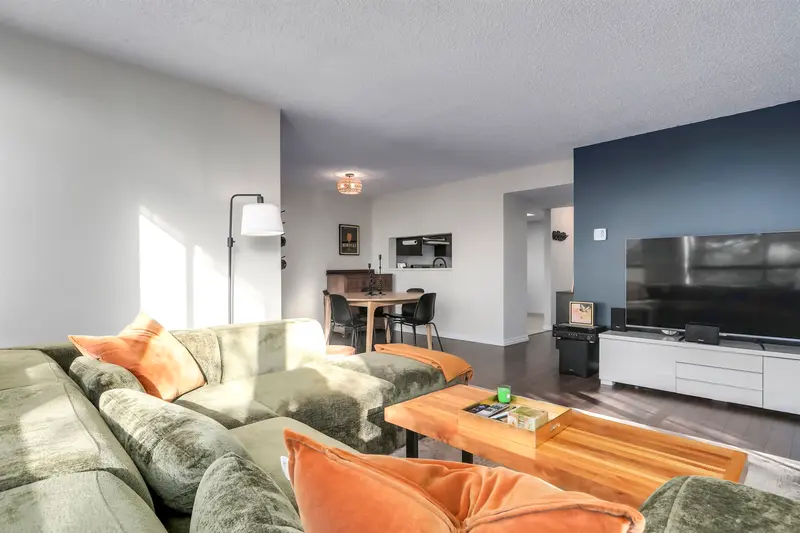 203 220 ELEVENTH STREET - photo 3 of 25