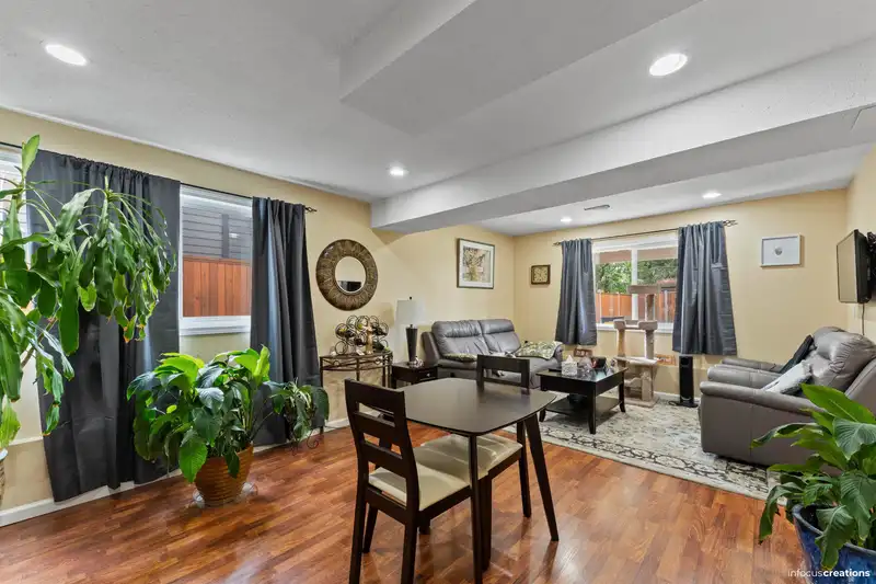 20445 THORNE AVENUE - photo 2 of 30