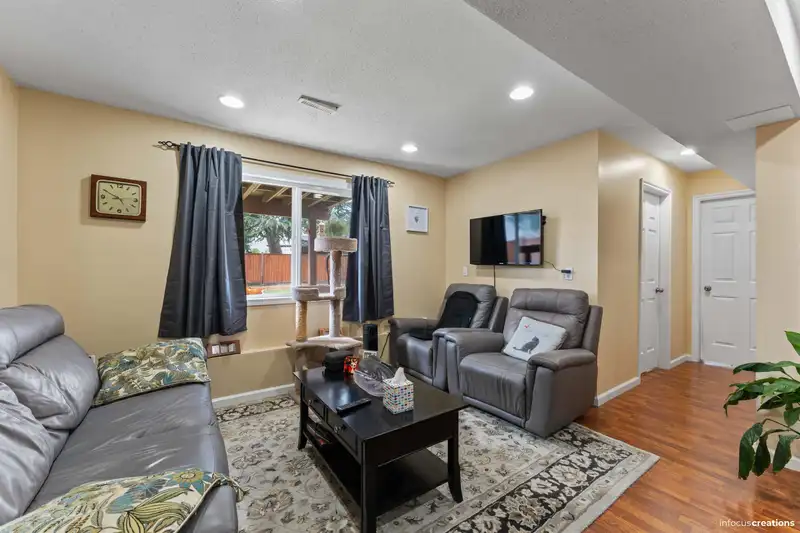 20445 THORNE AVENUE - photo 4 of 30