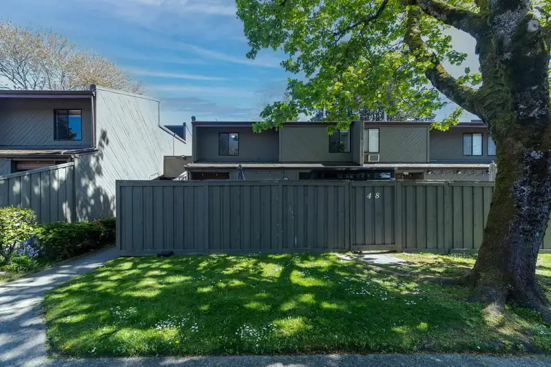 48 9460 GLENALLAN DRIVE - photo 3 of 40