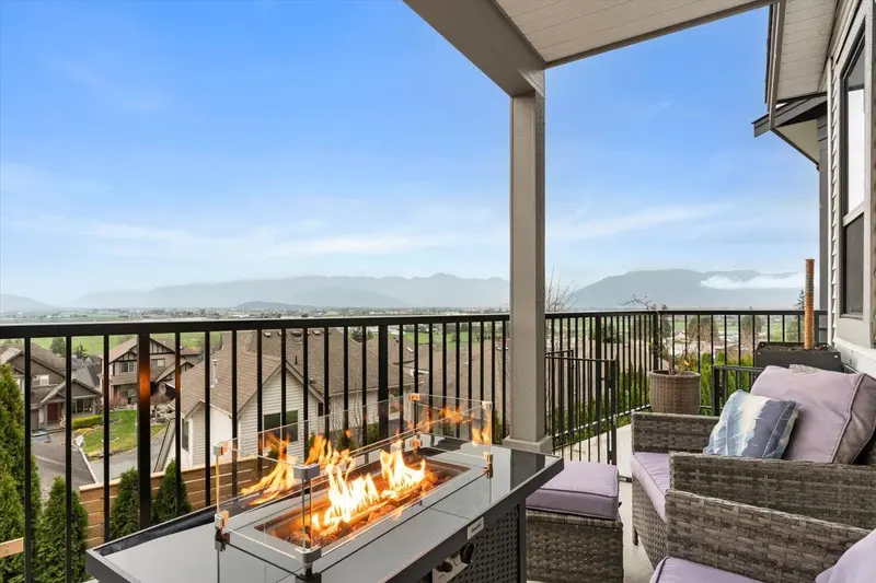 50945 SOPHIE CRESCENT - photo 1 of 25