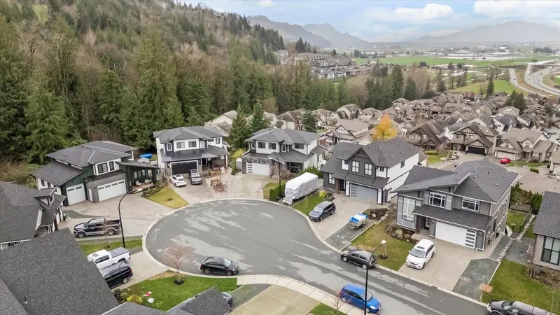 50945 SOPHIE CRESCENT - photo 2 of 25