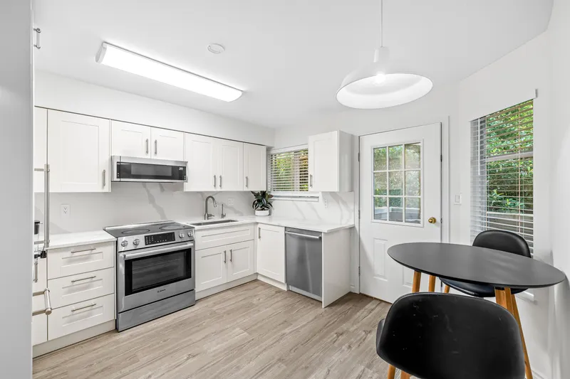 11 8751 BENNETT ROAD - photo 3 of 8