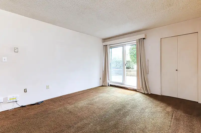 122 4373 HALIFAX STREET - photo 4 of 18
