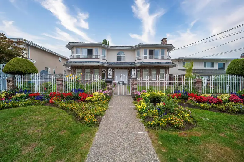 5091 SIDLEY STREET - photo 1 of 40