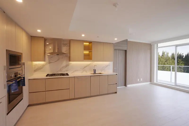 805 13768 100 AVENUE - photo 2 of 21