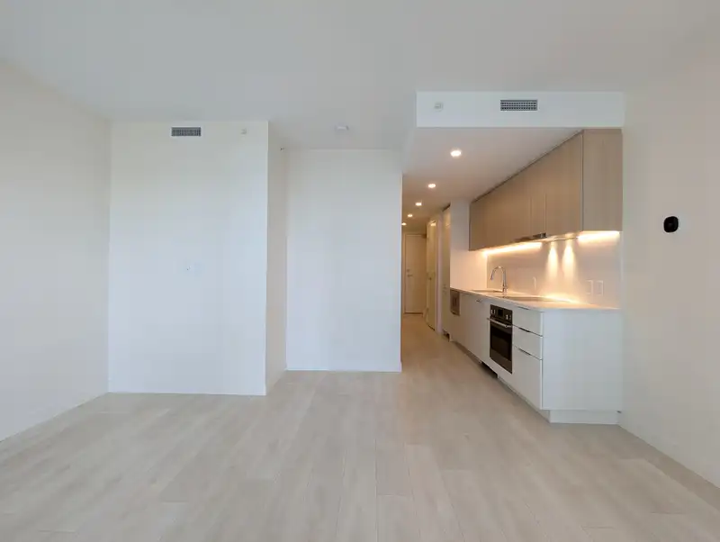 1906 13318 104 AVENUE - photo 4 of 16