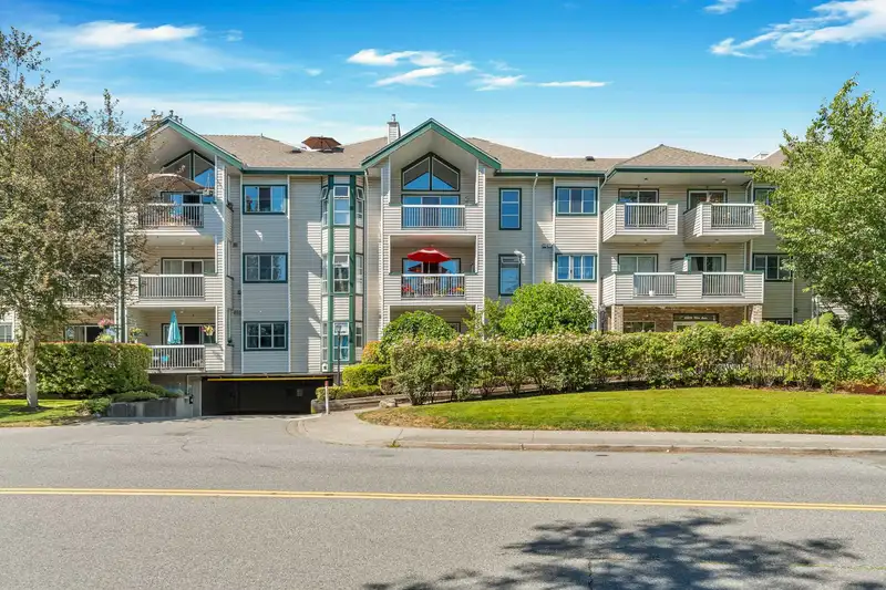 111 13911 70 AVENUE - photo 2 of 32