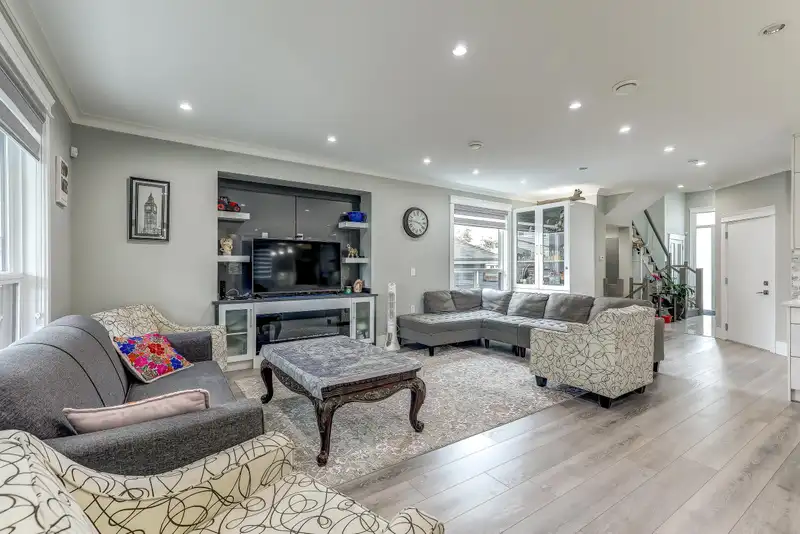 11256 79A AVENUE - photo 2 of 37