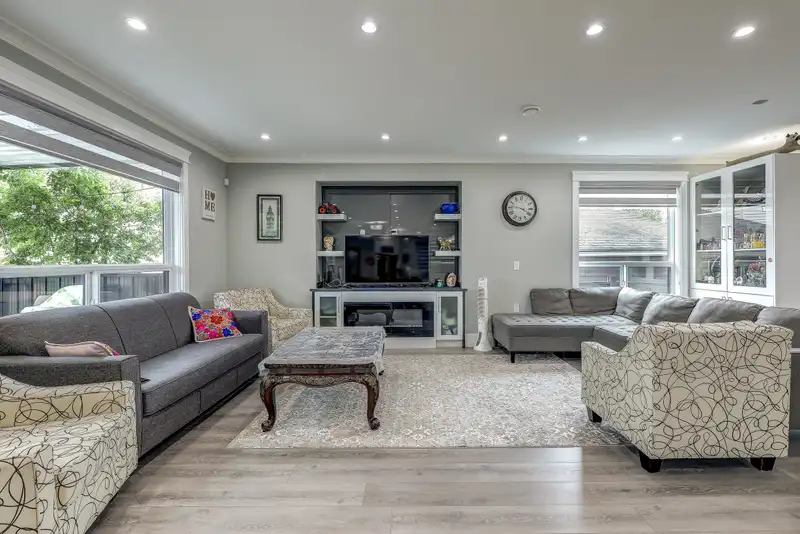 11256 79A AVENUE - photo 3 of 37