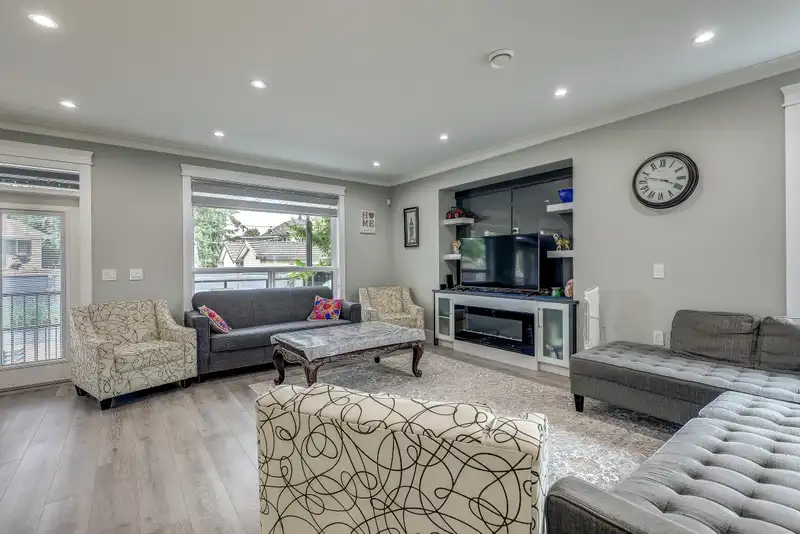 11256 79A AVENUE - photo 4 of 37