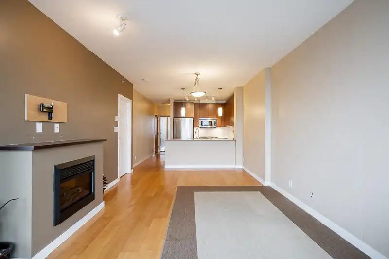 1701 400 CAPILANO ROAD - photo 4 of 39