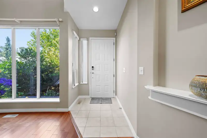 1418 RHINE CRESCENT - photo 3 of 29