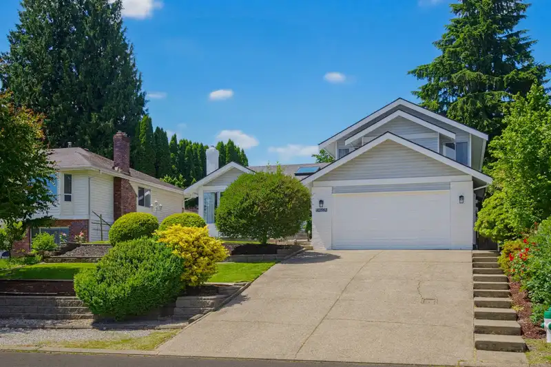32562 MURRAY AVENUE - photo 2 of 40