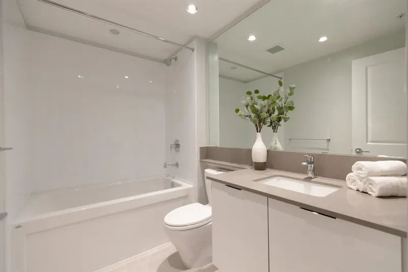 801 6638 DUNBLANE AVENUE - photo 3 of 10