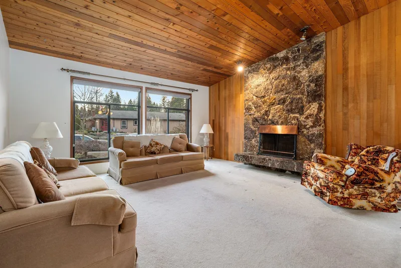 11417 SOMERSET CRESCENT - photo 2 of 25