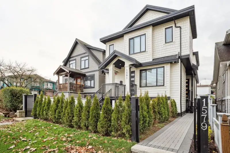 1579 RUPERT STREET - photo 1 of 35
