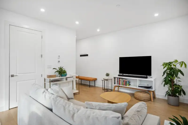 1579 RUPERT STREET - photo 4 of 35