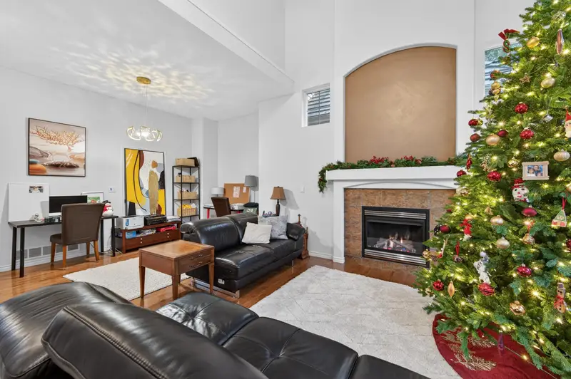 15381 36 AVENUE - photo 2 of 25