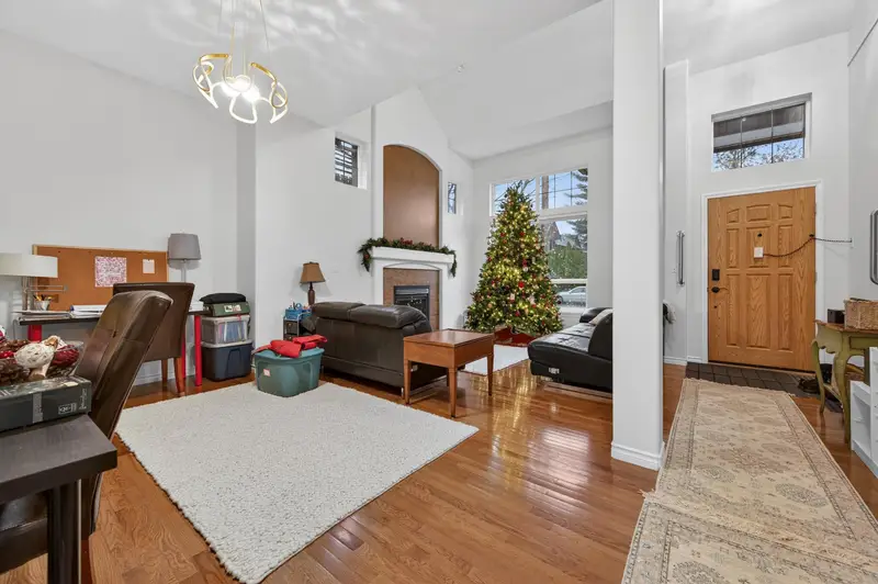 15381 36 AVENUE - photo 3 of 25