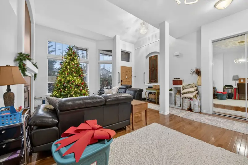 15381 36 AVENUE - photo 4 of 25