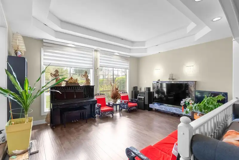 9671 157 STREET - photo 3 of 23
