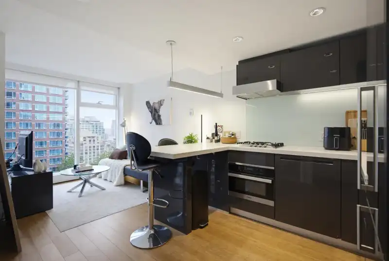 1611 777 RICHARDS STREET - photo 1 of 32