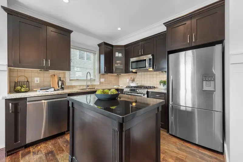 2525 W 7TH AVENUE - photo 4 of 22