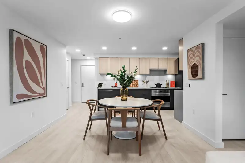 209 2419 GRANT STREET - photo 3 of 39
