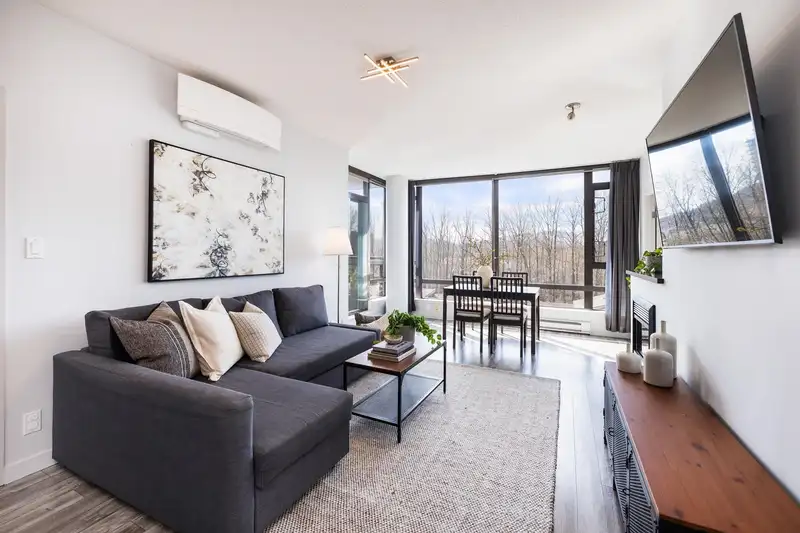 605 110 BREW STREET - photo 3 of 38