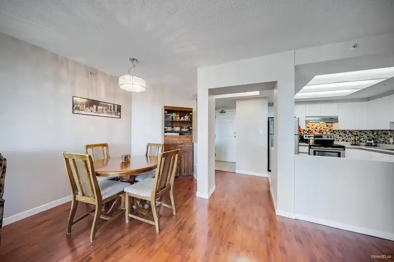 904 13383 108 AVENUE - photo 4 of 25