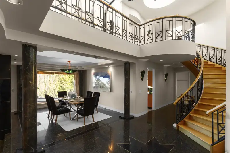 2780 ROSEBERY AVENUE - photo 4 of 32