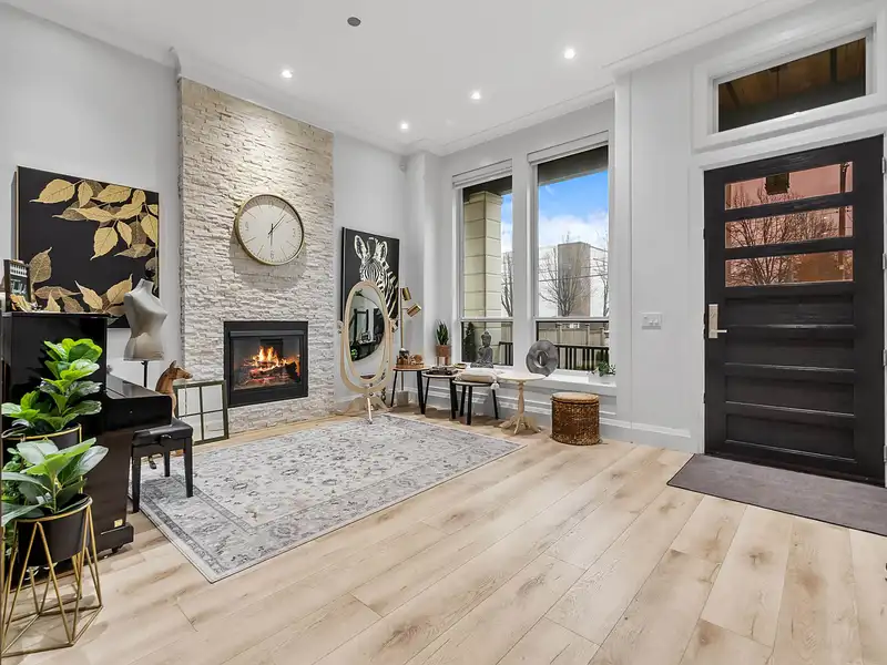 11897 82 AVENUE - photo 3 of 40
