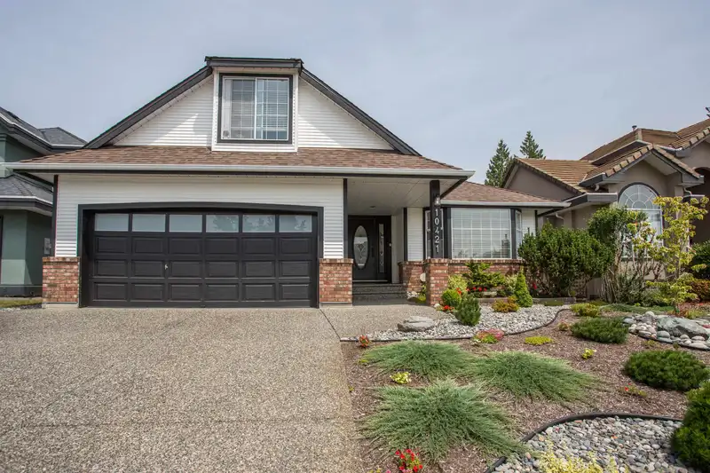 10421 TAMARACK CRESCENT - photo 1 of 40