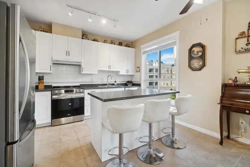 339 3098 GUILDFORD WAY - photo 3 of 40