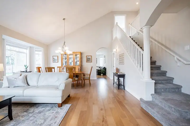 21 14909 32ND AVENUE - photo 4 of 36