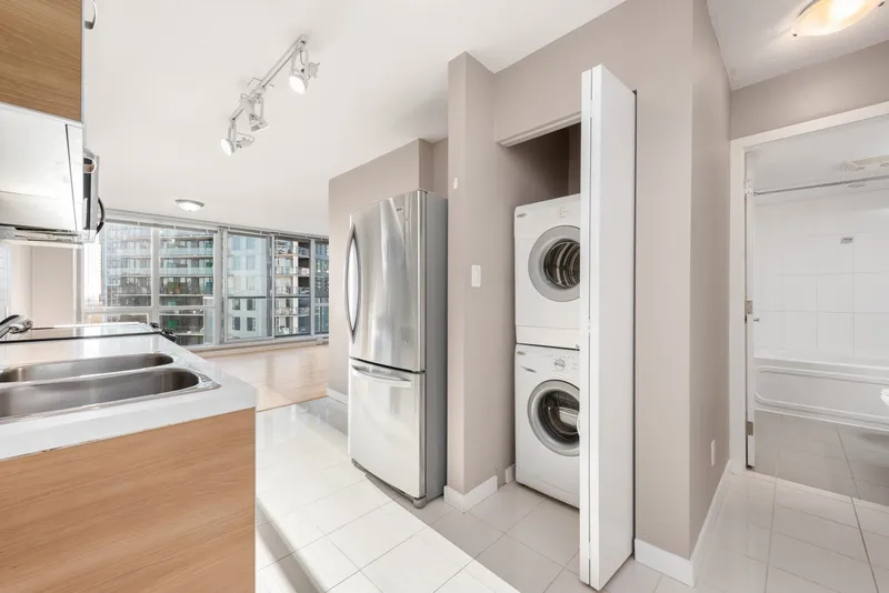 1805 9981 WHALLEY BOULEVARD - photo 1 of 25