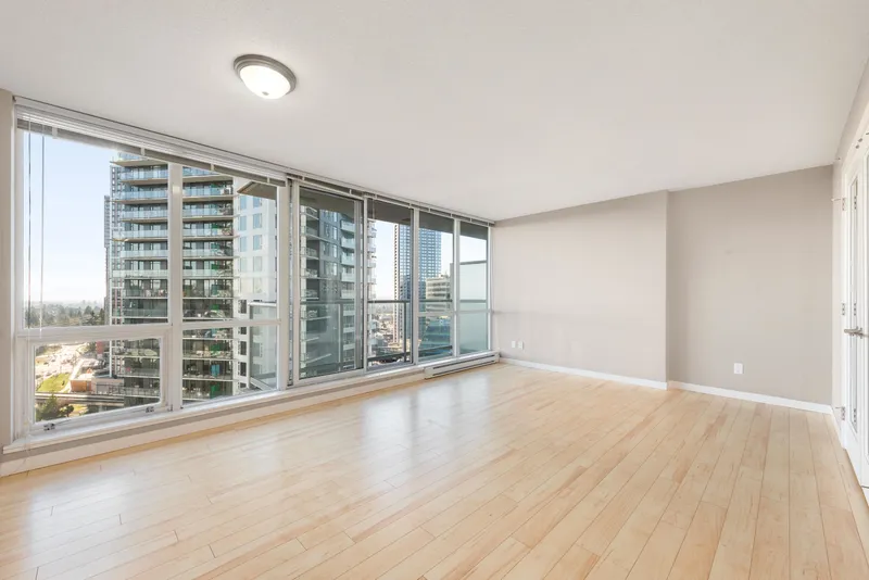 1805 9981 WHALLEY BOULEVARD - photo 4 of 25