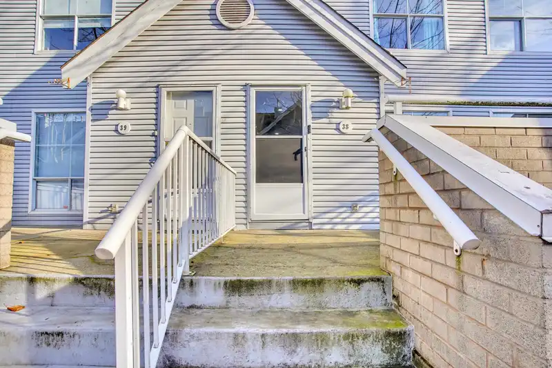 38 13706 74 AVENUE - photo 2 of 25