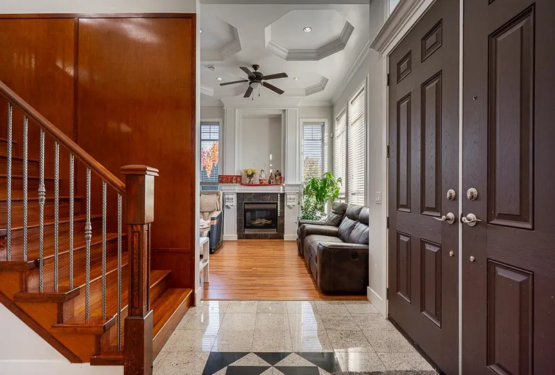 15177 76 AVENUE - photo 3 of 25