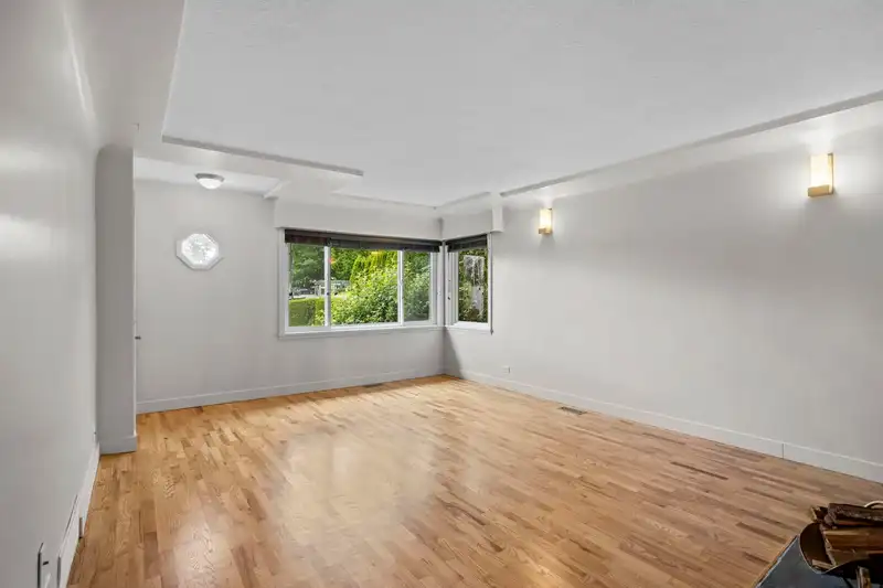 2925 MCGILL STREET - photo 4 of 40