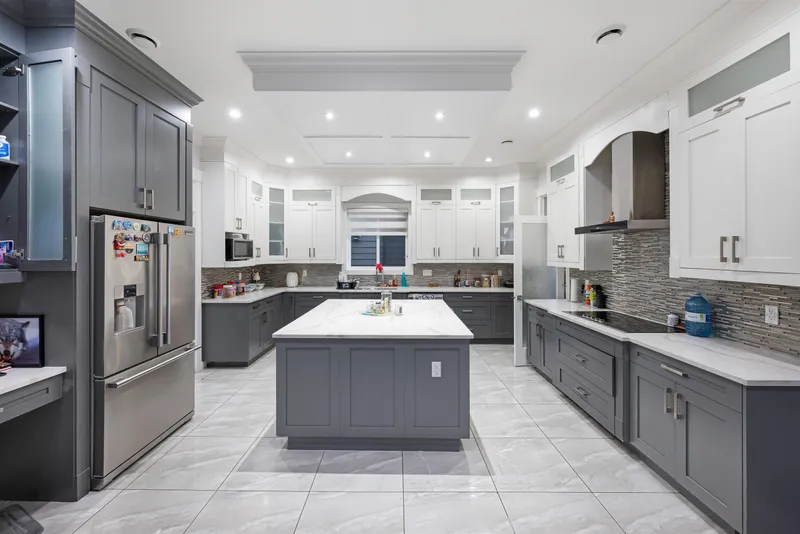 6637 121A STREET - photo 4 of 25