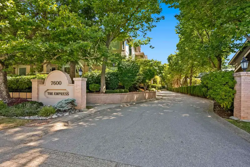 112 7600 MOFFATT ROAD - photo 2 of 38