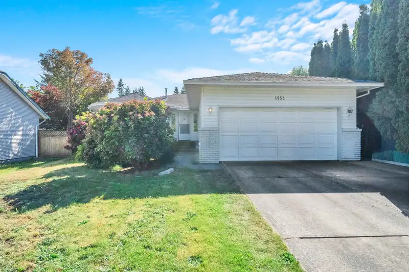 1953 158A STREET - photo 1 of 34