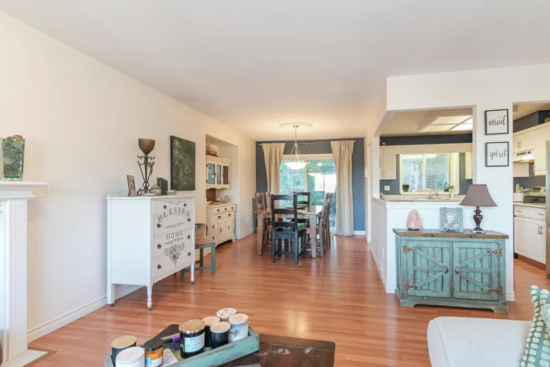 23 34250 HAZELWOOD AVENUE - photo 4 of 25