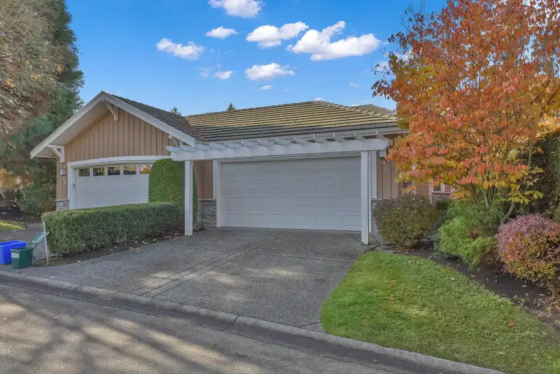 42 18088 8 AVENUE - photo 1 of 40