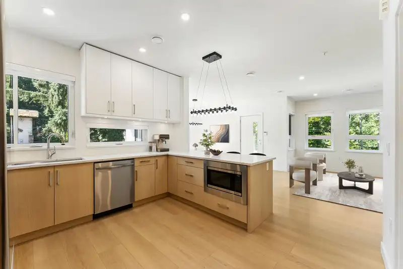 844 ST. DENIS AVENUE - photo 3 of 35