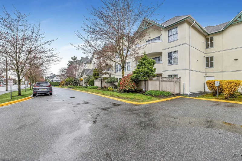 112 12633 72 AVENUE - photo 2 of 21