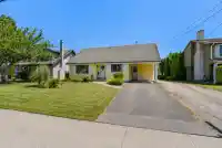 4576 61 STREET - thumbnail 2