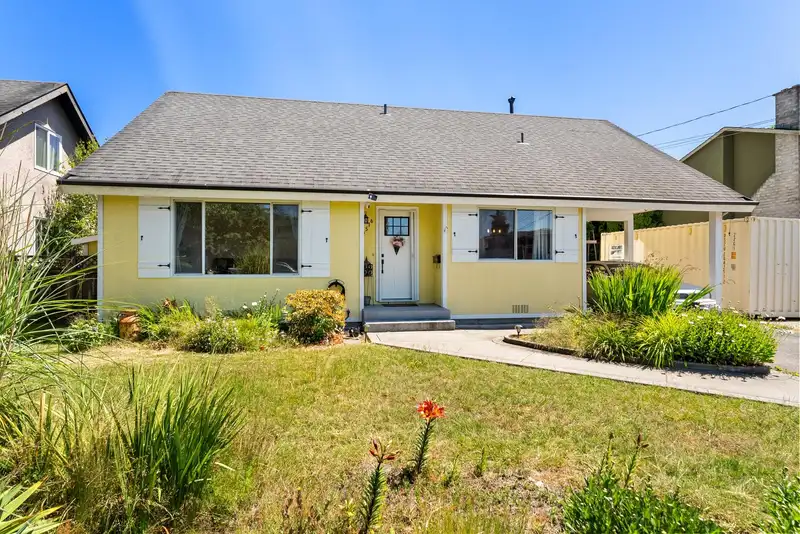4576 61 STREET - photo 3 of 40